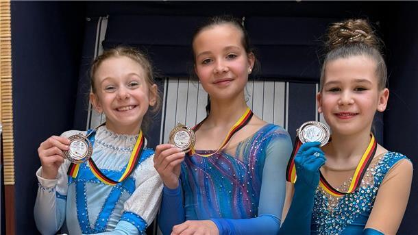 Madita Wülbern, Leana Milane Behrmann und Valea Lotta Rauchmann vom ERC Bremerhaven