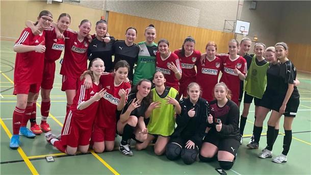 Jubelnde Fußballerinnen