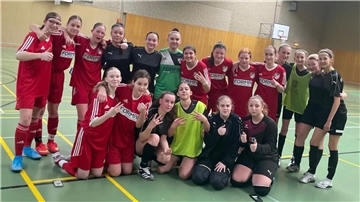 Jubelnde Fußballerinnen