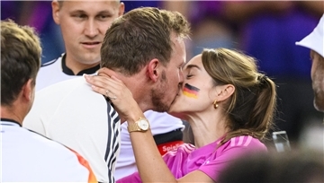 Die Erkenntnis, dass Bundestraiber Julian Nagelsmann den Spitznamen „Julsi“ trägt, verdanken wir seiner Freundin, der ehemaligen „Bild“-Reporterin Lena Wurzenberger.
