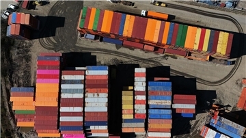 Die EU will die geplanten Gegenzölle auf US-Produkte vorerst nicht in Kraft setzen. (Archivbild)