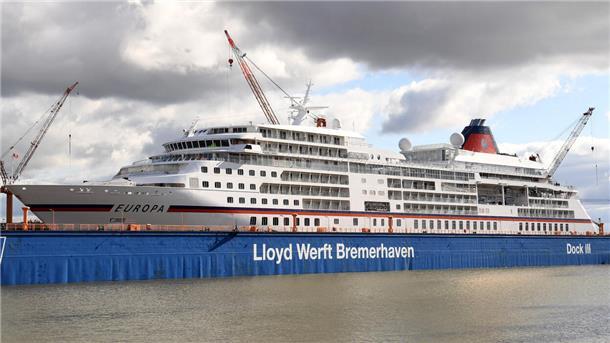 Die „ Europa“ hat die Lloyd-Werft verlassen.