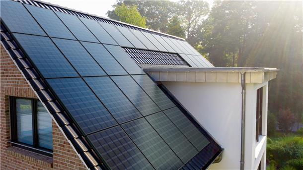Die EWE bietet Solaranlagen für Privatkunden jetzt als Pachtmodell an.