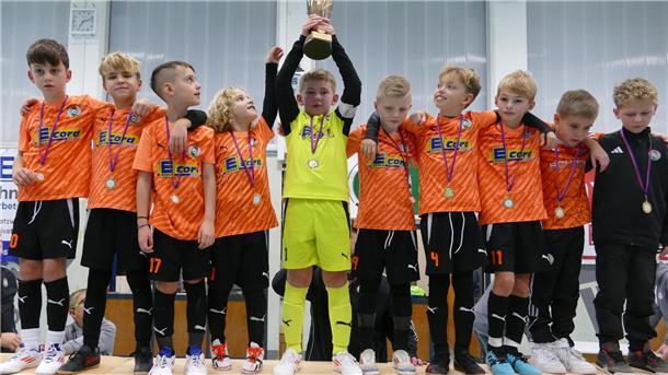Die F1-Junioren von SFL Bremerhaven feierten beim Weser-Elbe-Cup den Turniersieg.