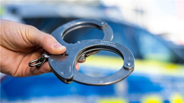 Die Fahrt des Mannes endete an der Grenze. (Symbolbild)