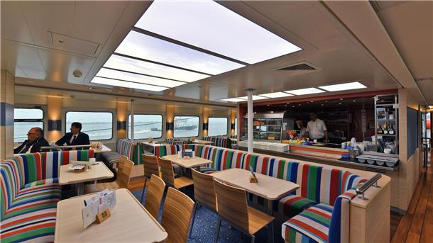 So luxuriös ist Bremerhavens neue Helgoland-Fähre Blick in die Fair Lady