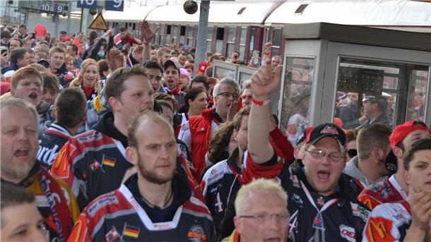 Die Fans der Fischtown Pinguins lieben Sonderzüge zu Auswärtsfahrten. In der Champions League wird es das aber wohl nicht geben.