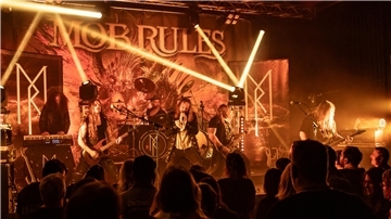 Metal-Band Mob Rules auf der Bühne