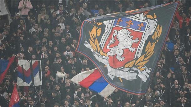 Die Fans von Olympique können aufatmen: Der Zwangsabstieg für Lyon ist vom Tisch. 