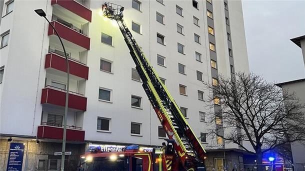 Die Feuerwehr Bremerhaven hat am Montagabend einen Brand in einem Hochhaus gelöscht.
