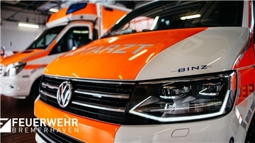 Notarztwagen und Rettungswagen der Feuerwehr Bremerhaven