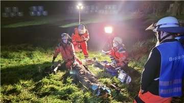 Die Feuerwehr Geestland probte den Ernstfall, sie trainierte das Verhalten bei Arbeits- und Betriebsunfällen.