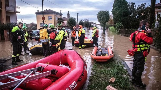 Die Feuerwehr ist nach den Unwettern im Großeinsatz.