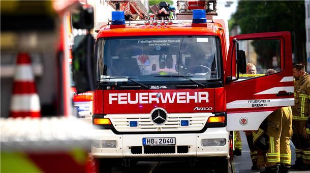 Fettexplosion in Küche: Türe aus Wänden gerissen Die Feuerwehr konnte nach der Explosion den Schaden begrenzen. (Symbolbild)