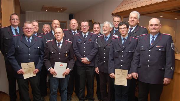 Die Feuerwehr Selsingen ehrte bei ihrer Mitgliederversammlung auch langjährige treue Mitglieder.