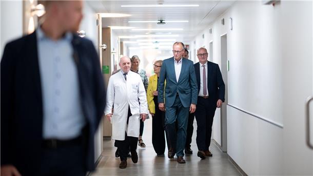 Bürokratieabbau und „Aktivrente“: Was die Koalition plant Die Finanzierung des Gesundheitssystems war auch Thema beim Besuch von Bundeskanzler Merz im Alfried-Krupp-Krankenhaus in Essen.