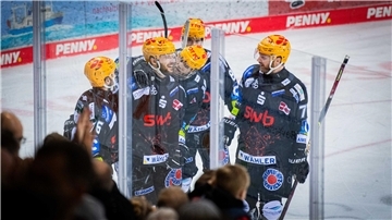 Die Fischtown Pinguins starteten sehr nervös in das erste Playoff-Finale gegen die Eisbären Berlin. Doch sie fingen sich.