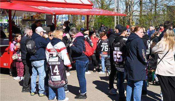 Die Fischtown Pinguins verabschieden sich vor und mit ihren Fans aus der Saison ...
