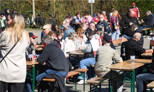Die Fischtown Pinguins verabschieden sich vor und mit ihren Fans aus der Saison ...