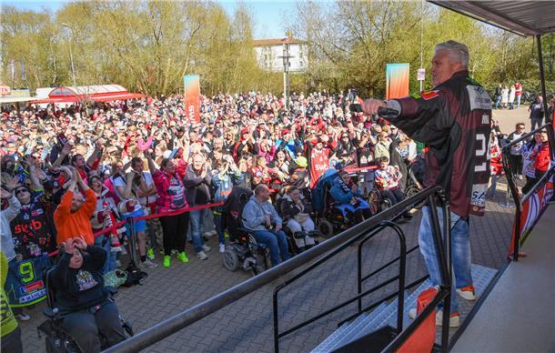 Die Fischtown Pinguins verabschieden sich vor und mit ihren Fans aus der Saison ...