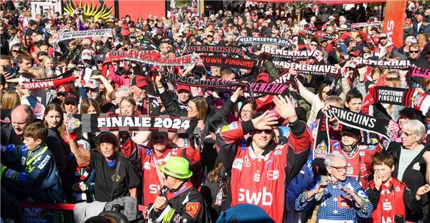 Die Fischtown Pinguins verabschieden sich vor und mit ihren Fans aus der Saison ...