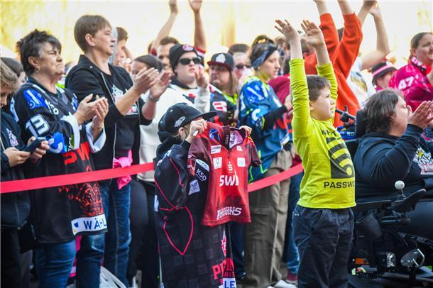 Die Fischtown Pinguins verabschieden sich vor und mit ihren Fans aus der Saison ...