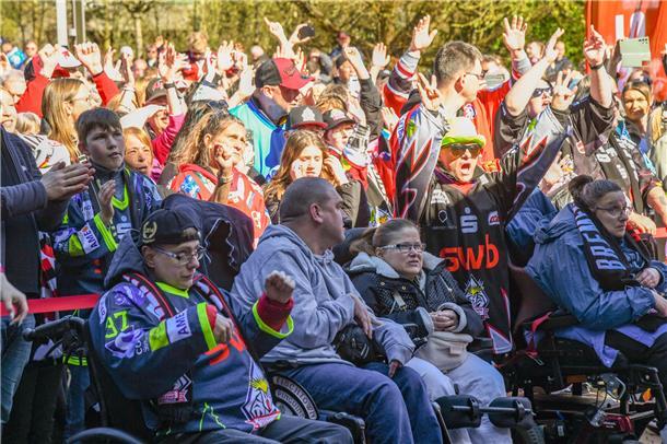 Die Fischtown Pinguins verabschieden sich vor und mit ihren Fans aus der Saison ...