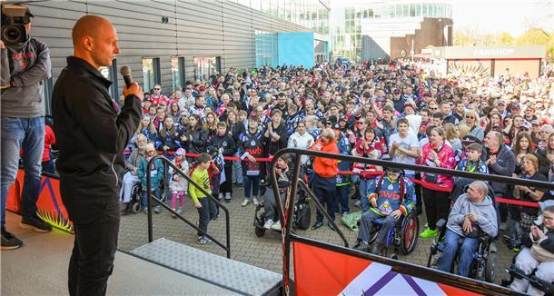 Die Fischtown Pinguins verabschieden sich vor und mit ihren Fans aus der Saison ...