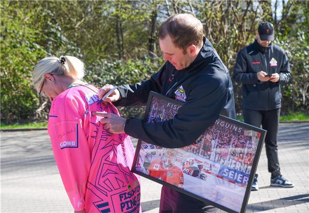 Die Fischtown Pinguins verabschieden sich vor und mit ihren Fans aus der Saison ...