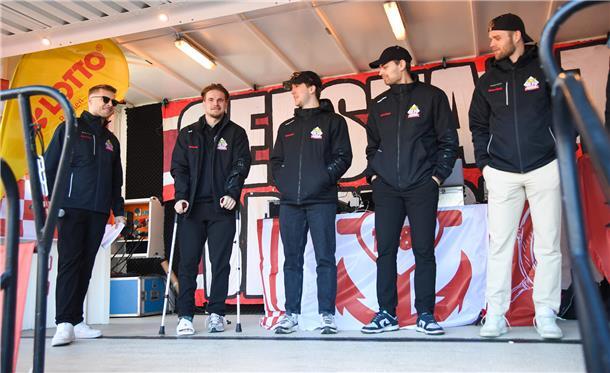 Die Fischtown Pinguins verabschieden sich vor und mit ihren Fans aus der Saison ...