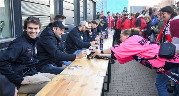 Die Fischtown Pinguins verabschieden sich vor und mit ihren Fans aus der Saison ...