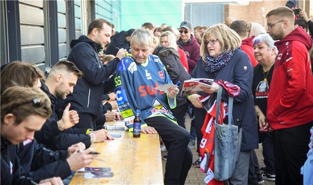 Die Fischtown Pinguins verabschieden sich vor und mit ihren Fans aus der Saison ...