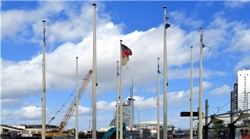 Die Flaggen an der Columbusstraße in Bremerhaven waren lange in desolatem Zustand, mittlerweile wurden sie vom Deutschen Schifffahrtsmuseum abgenommen. 