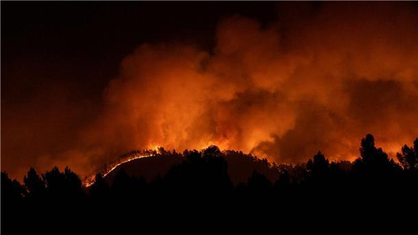 Erster Groß-Waldbrand des Jahres in Spanien Die Flammen breiten sich in der Nähe des Dorfes Villanueva de Viver in Aragonien aus.