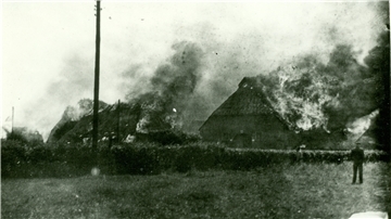 Die Flammen sprangen von Dach zu Dach über. Dicke Rauchschwaden zogen 1936 über den alten Wulsdorfer Ortskern hinweg.