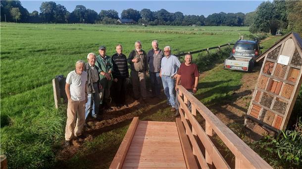 Die fleißigen Naturfreunde (von Links): Björn Krankenberg, Manfred Bracht,Thomas Moth,Helmut Böttcher, Hermann Kück, Dieter Wohlers, Wolfgang Brand und Harald Rossa.