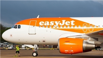 Die Fluggesellschaft Easyjet hat einen Piloten freigestellt, weil er angeblich betrunken und nackt in einer Hotelbar umherirrte. (Symbolbild)