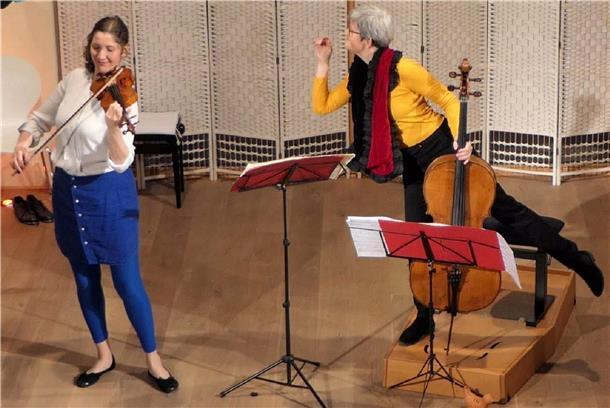 Die Französin Bérengère Le Boulair (links) an der Violine und die deutsche Musikerin Christiane Reiling am Cello gastieren am 23. März in der Gedenkstätte Lager Sandbostel.