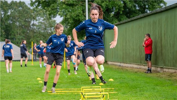 Die Frauen-Fußballmannschaft des FC Geestland ist gut in die Saison gestartet.