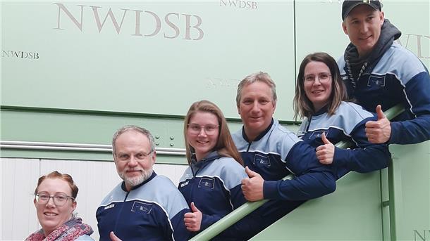 Die Freihand-Schützen des SV Neuenlandermoor freuen sich über den Aufstieg (von links): Sabrina Seebeck, Frank Beiten, Natalie Holst, Klaus Denks, Sabrina Warnke und Marcel Handrick