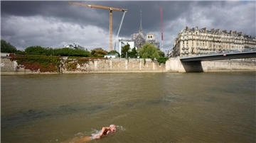 Die Freiwasserschwimmer sollen in der Seine ihre Olympiasieger ermitteln.