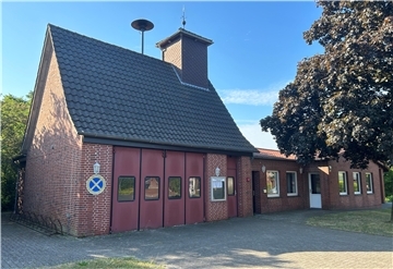 Die Freiwillige Feuerwehr Kirchtimke bekommt ein neues Feuerwehrhaus am Ortsrand. Das alte Haus im Ortskern bietet nicht mehr genügend Platz.