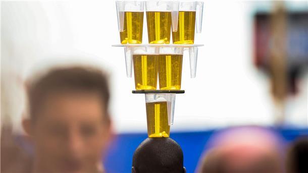 Fußball-EM-Effekt ist für Brauereien verpufft Die Fußball-EM hatte Veltins zufolge keinen positiven Effekt auf den Bierabsatz in Deutschland. (Symbolbild)