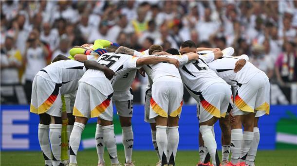 Nagelsmanns sanfter Umbau: Groß statt Kroos und ein Stiller Die Fußball-Nationalspieler schwören sich Teamkreis ein.