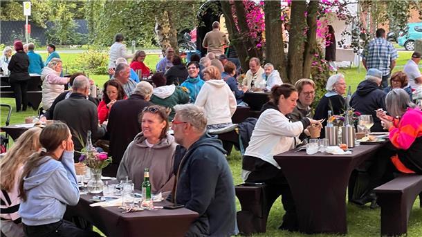 Die Gäste erlebten bei „Klang & Kulinarik“ im Garten Eden in Waddens einen schönen Abend.