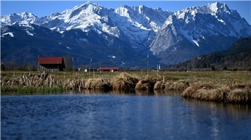 Die Garmischer Wiesen sollen auf die Welterbe-Liste der Unesco kommen - aber dagegen regt sich Widerstand.