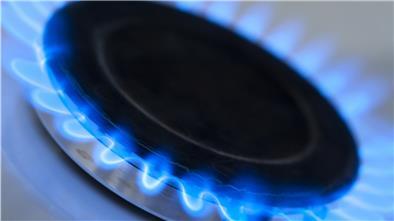 Blaue Gasflamme auf Herd