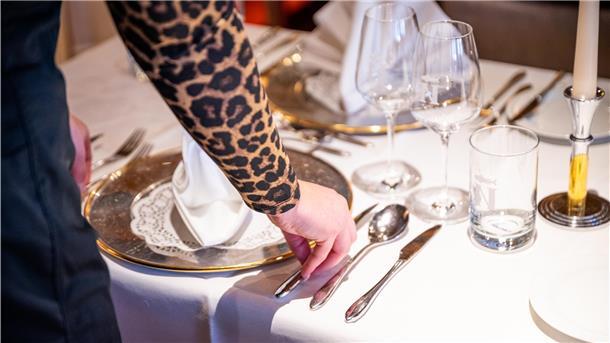 Die Gastronomie darf im November nur zum Außer-Haus-Verkauf öffnen. Daran ändere auch ein redaktioneller Fehler in der Rechtsverordnung nichts, so das Gesundheitsressort.