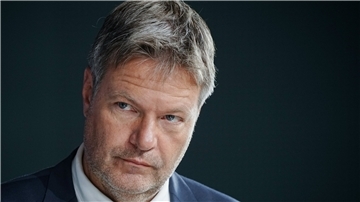 Die Gasumlage ist weiter schwer umstritten. Wirtschaftsminister Robert Habeck will sich mehr Zeit verschaffen.