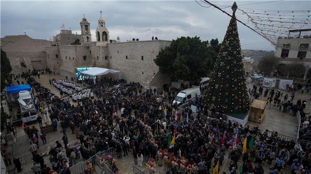 Christmette: Papst prangert Kriege und Materialsmus an Die Geburtskirche in Bethlehem gilt traditionell als Geburtsort von Jesus Christus gilt. Über die Weihnachtsfeiertage wird in Bethlehem mit Zehntausenden Besuchern gerechnet.